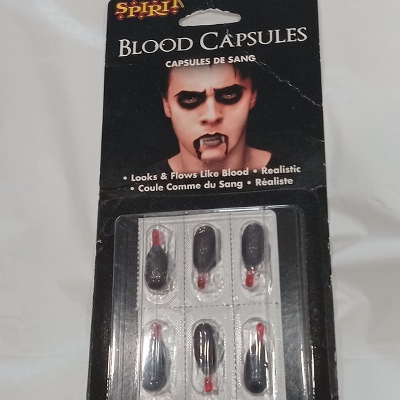 Vampire/Zombie Mouth Blood Capsules - Picture 1 of 4
